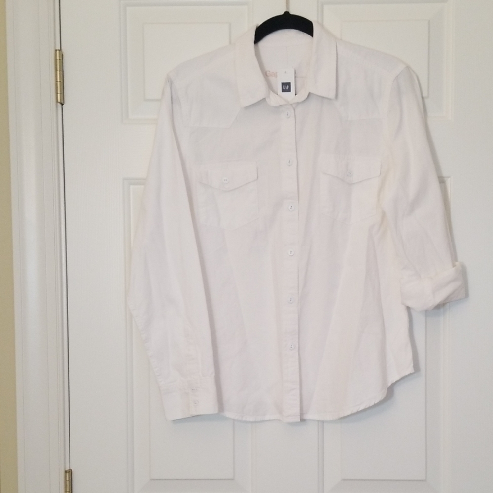 Gap button top